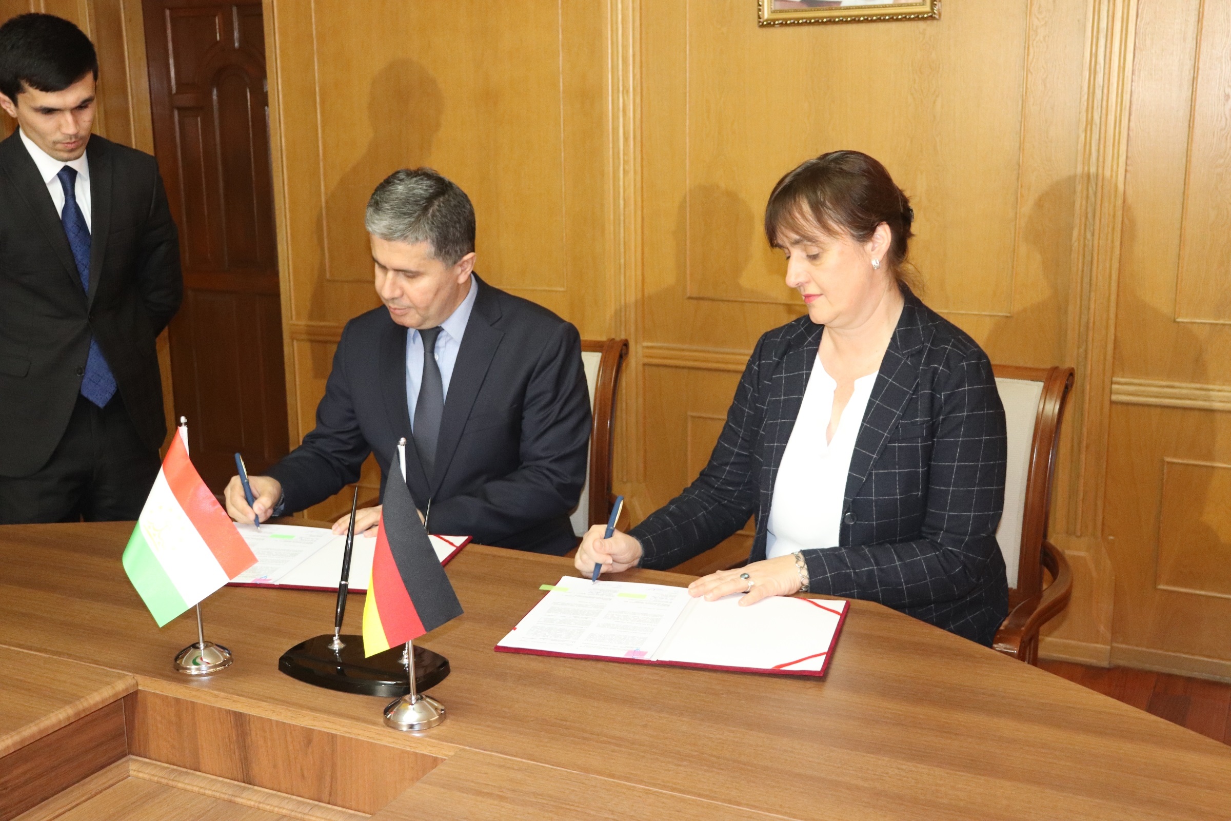 Подписание Соглашения об упрощении процедур торговли между Министерством экономического развития и торговли Республики Таджикистан и Немецким агентством по международному сотрудничеству (GIZ).